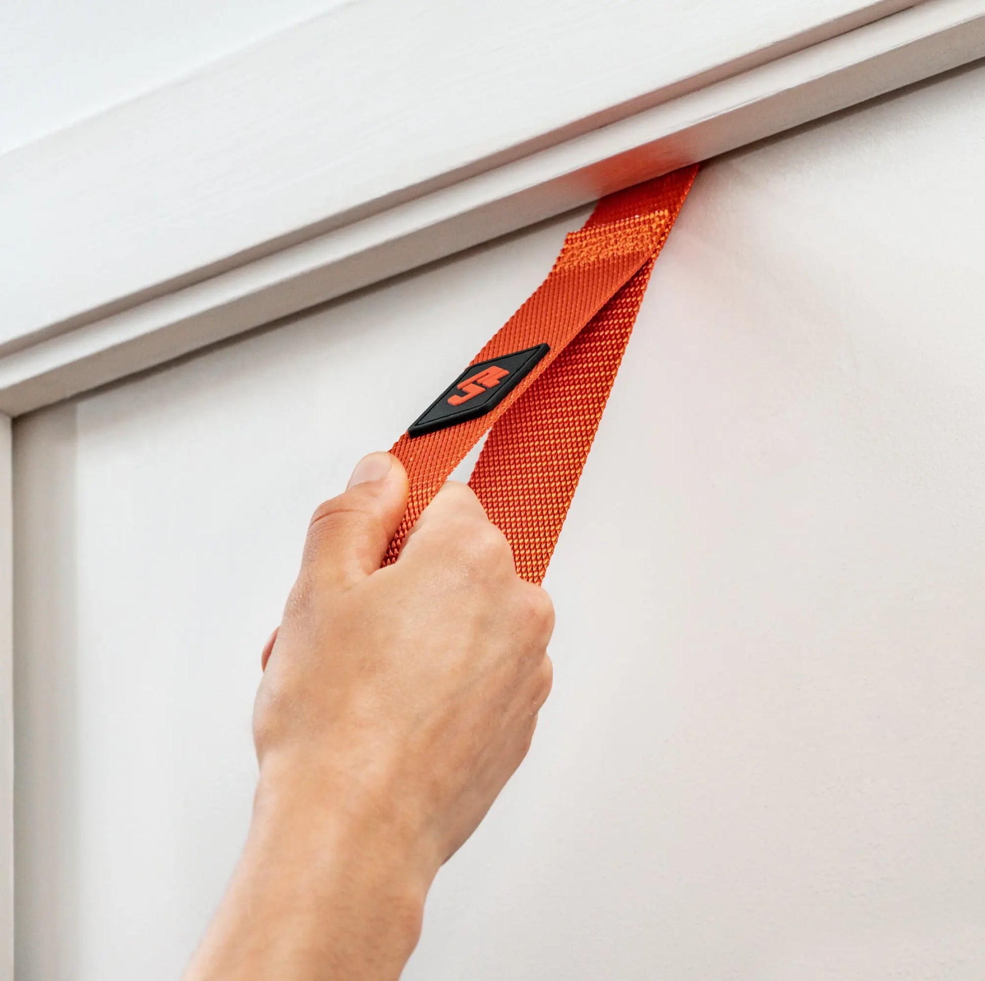 anclaje para puerta fijado en una puerta